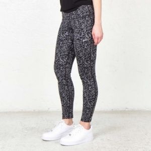 Nike Dri Fit Cheetah Leggings XS